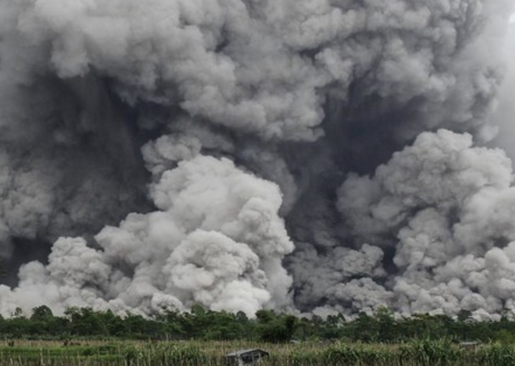 Pendaki Bertahan di Ranu Kumbulo Diminta Turun Imbas Erupsi Semeru