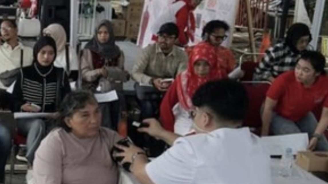 Ratusan Warga Ikut Donor Darah Serentak di Balai Kota Bandung